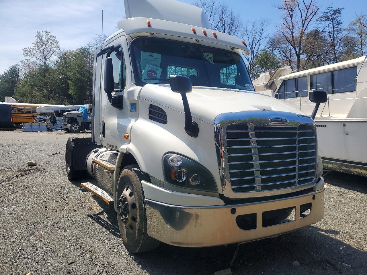 2017 FREIGHTLINER All other VIN 3AKBGADV7HSJH0164 photo 1