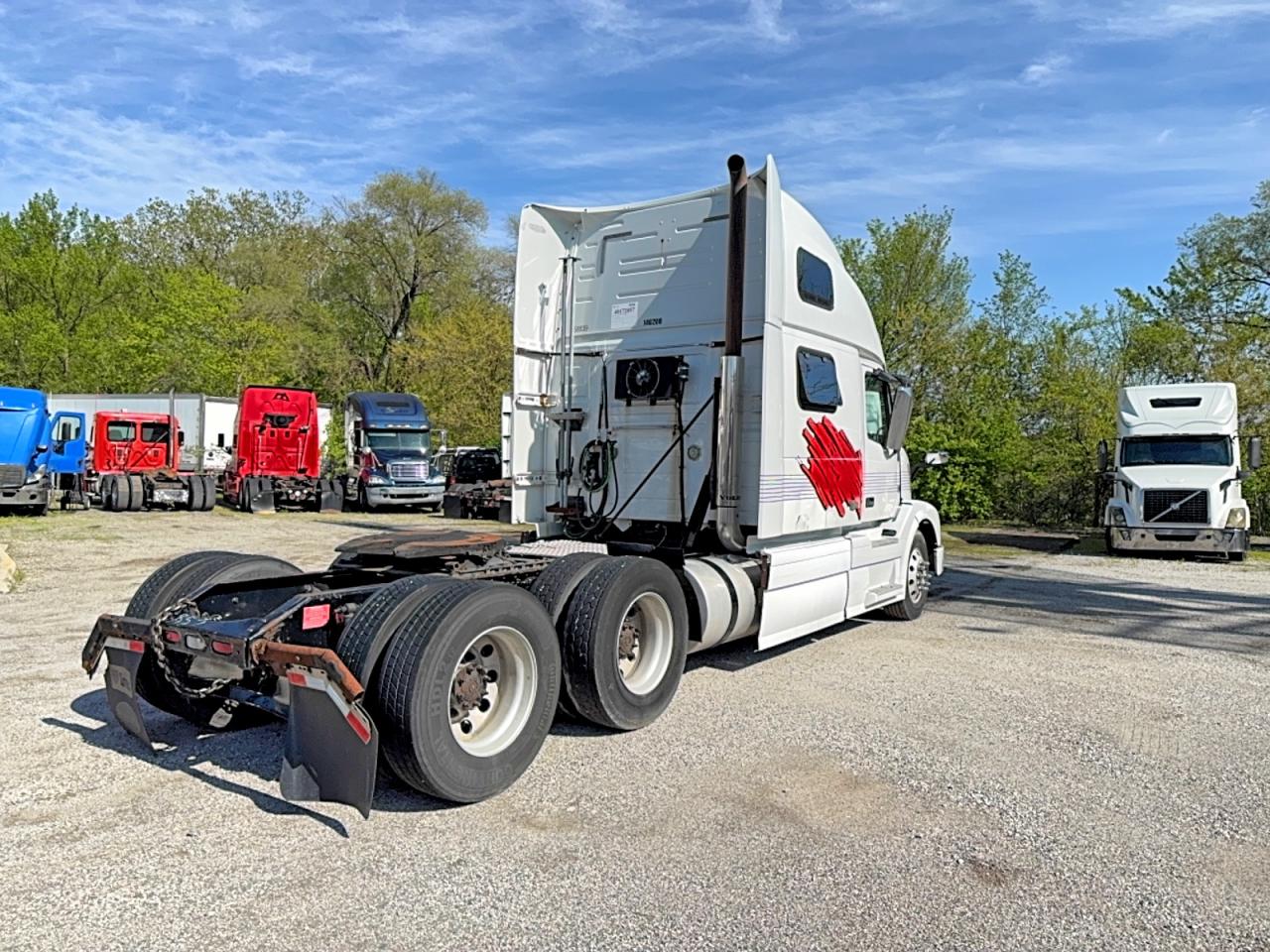 2014 Volvo Vn VIN 4V4NC9EH2EN152537 photo 4