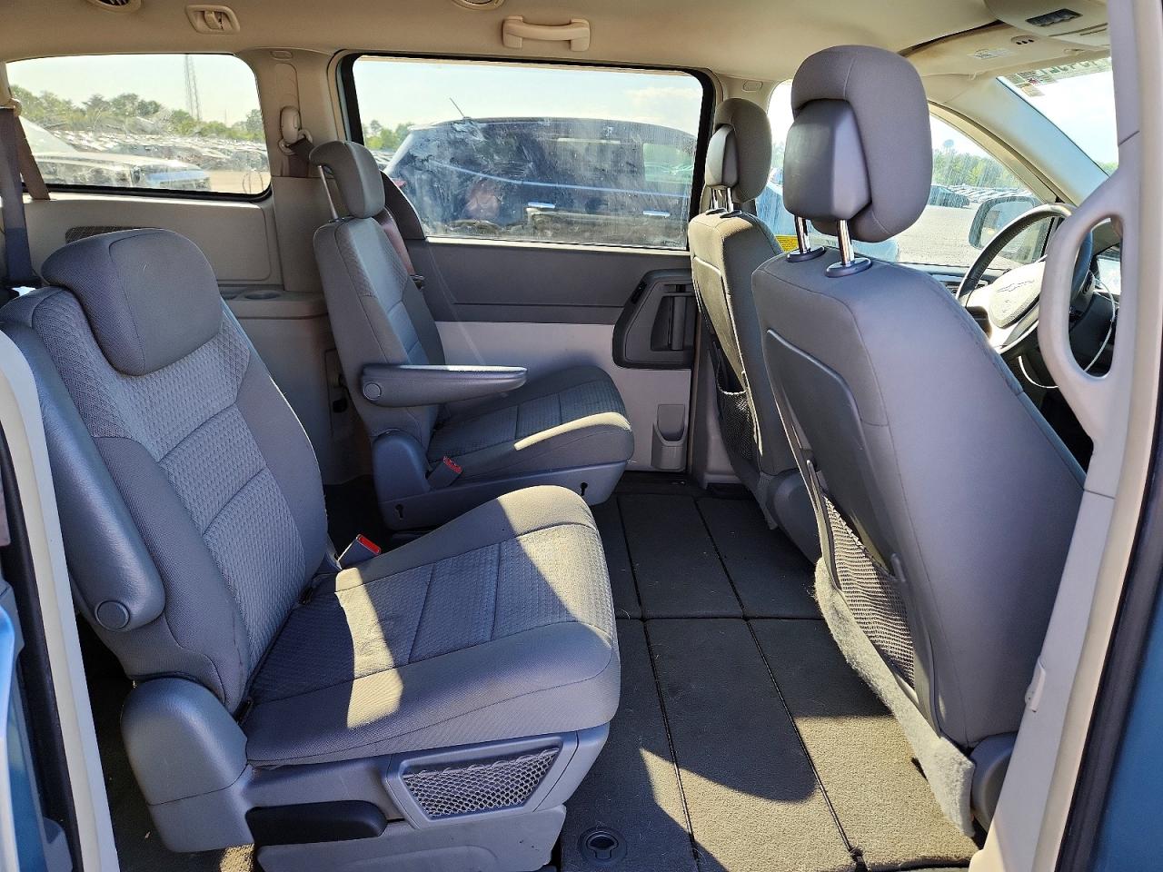 2010 CHRYSLER Minivan VIN 2A4RR5D1XAR285062 photo 11
