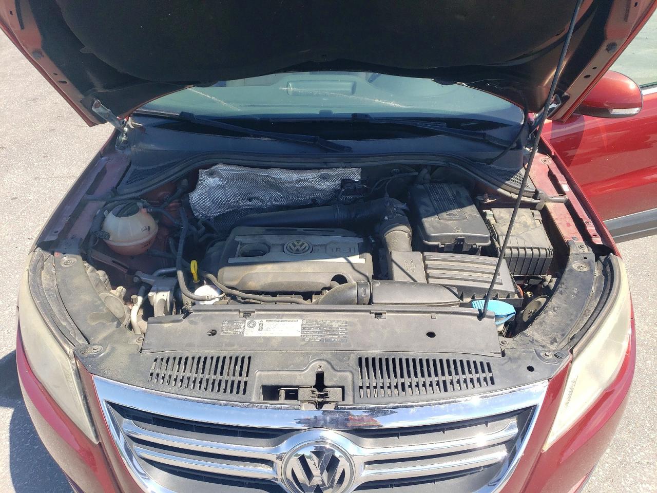 2011 Volkswagen Tiguan VIN WVGAV7AX2BW000832 photo 12