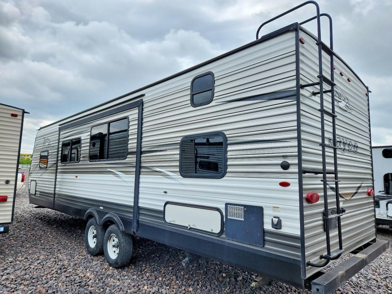 2018 JAYCO All models VIN 1UJBJ0BR4J1TC0298 photo 3