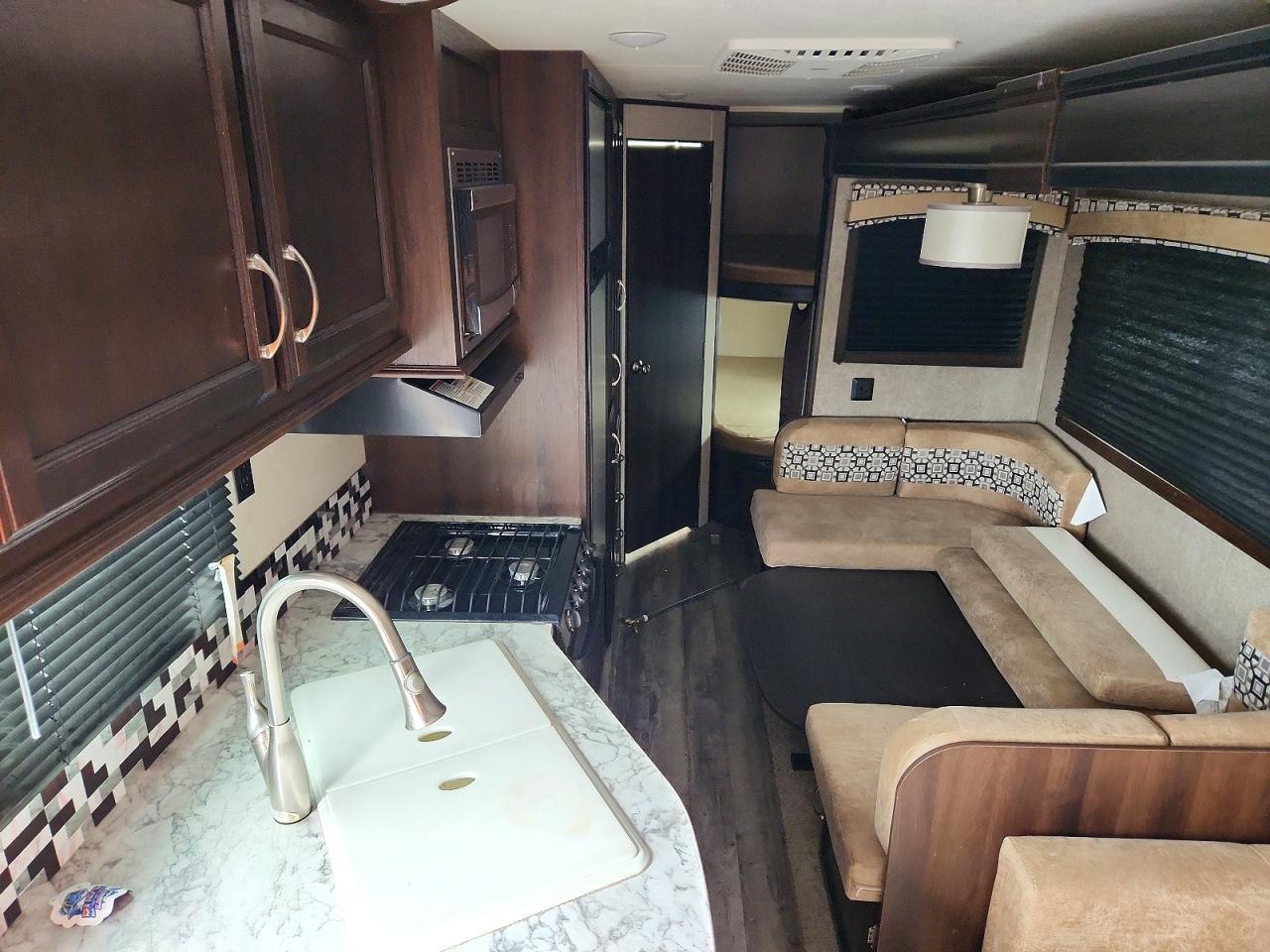 2018 JAYCO All models VIN 1UJBJ0BR4J1TC0298 photo 6