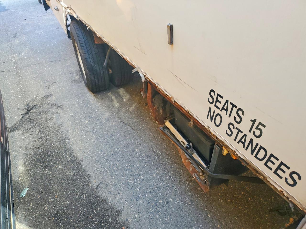 2018 Ford Econoline VIN 1FDFE4FS9JDC36258 photo 9