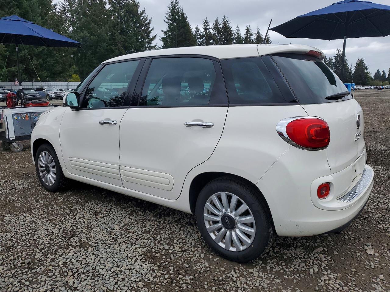 2017 Fiat 500 VIN ZFBCFAAH3HZ038743 photo 2