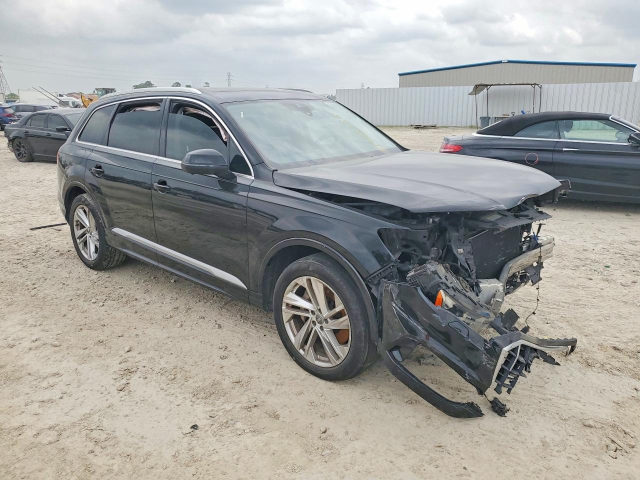 2020 Audi Q7 VIN WA1LXAF79LD002663 photo 4