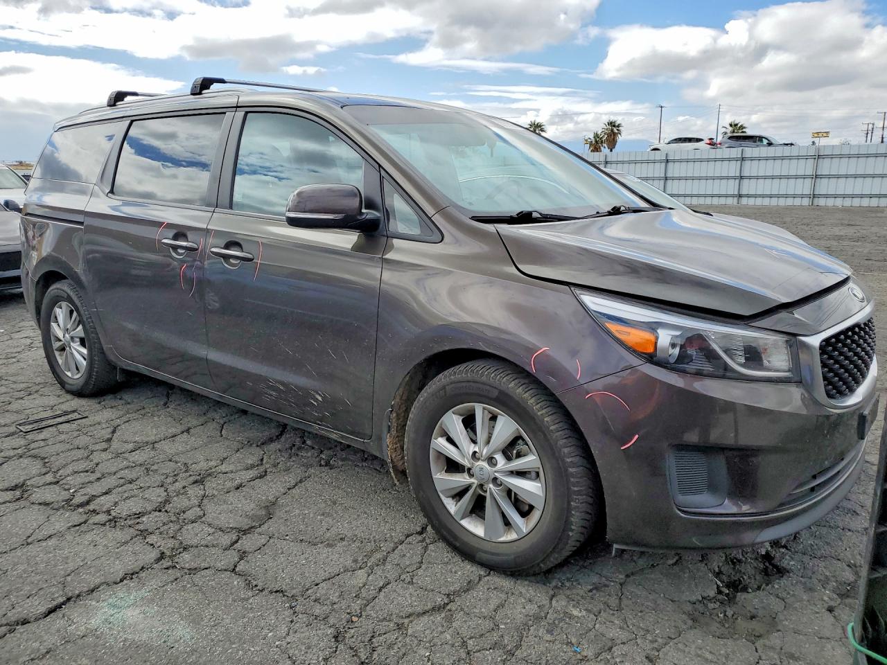2016 Kia SEDONA VIN KNDMB5C10G6182478 photo 4