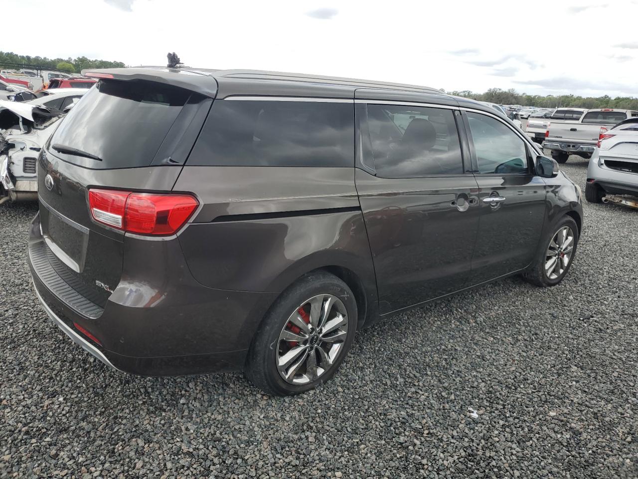 2015 Kia SEDONA VIN KNDME5C1XF6026910 photo 3