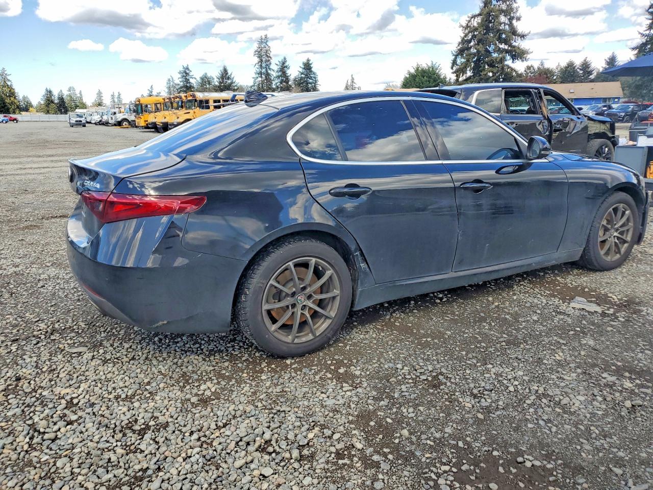 2018 ALFA Giulia VIN ZARFAEDN7J7576337 photo 3