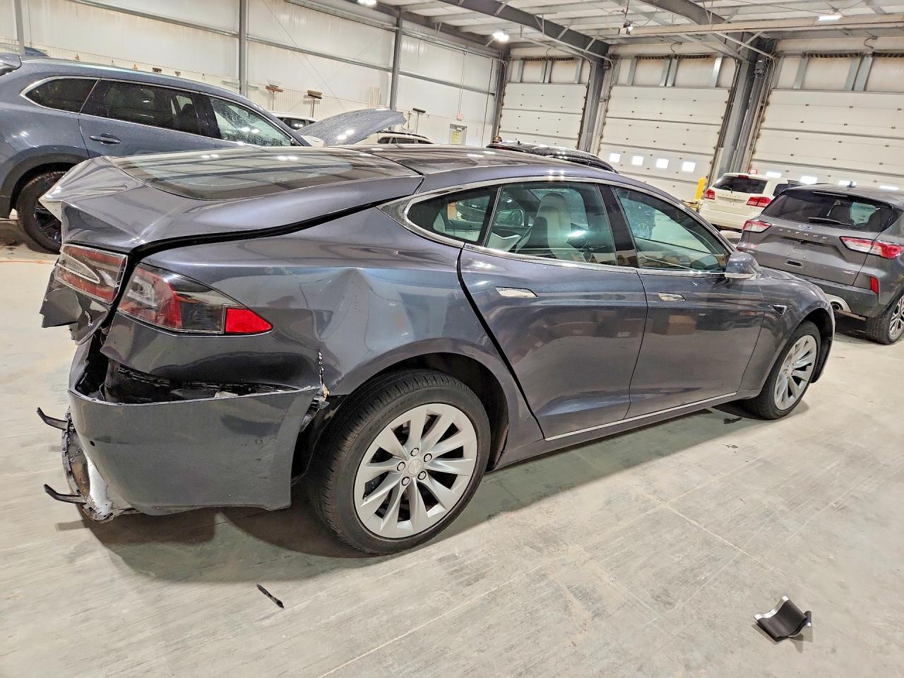 2017 Tesla Model s VIN 5YJSA1E2XHF190635 photo 3