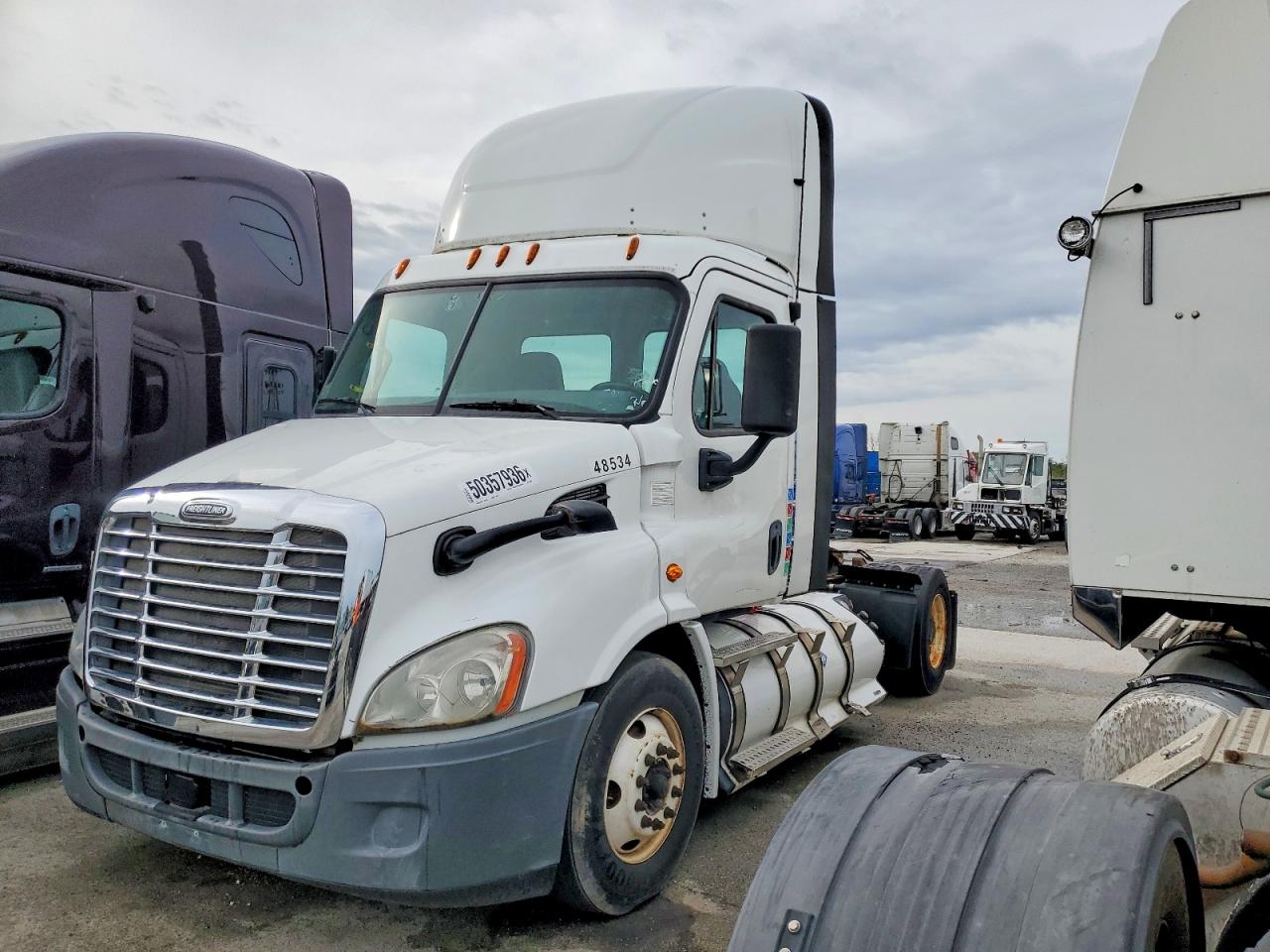 2018 FREIGHTLINER All other VIN 1FUBGAD95JLJS1005 photo 2