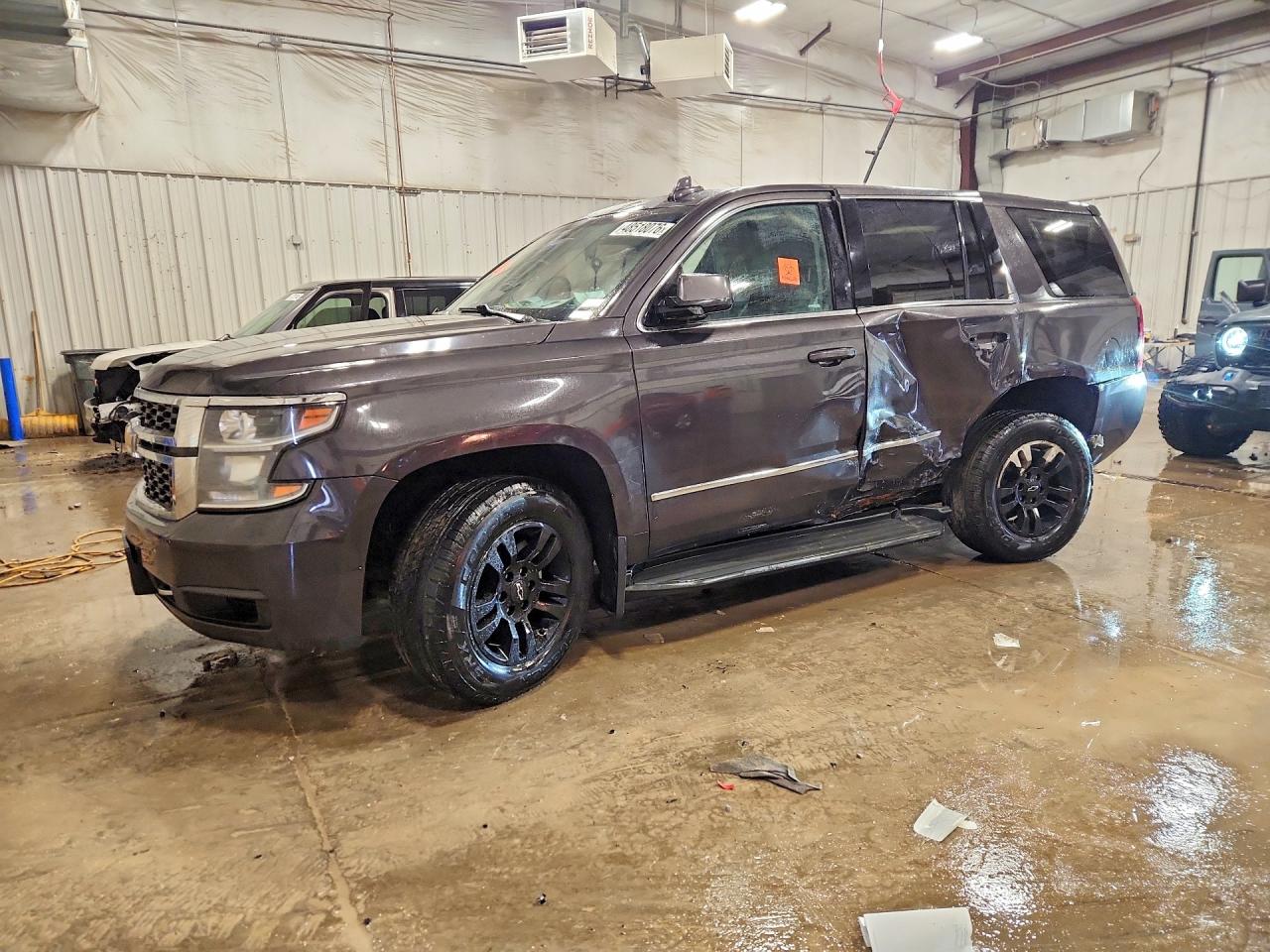 2017 Chevrolet Tahoe VIN 1GNSKFKCXHR210942 photo 1