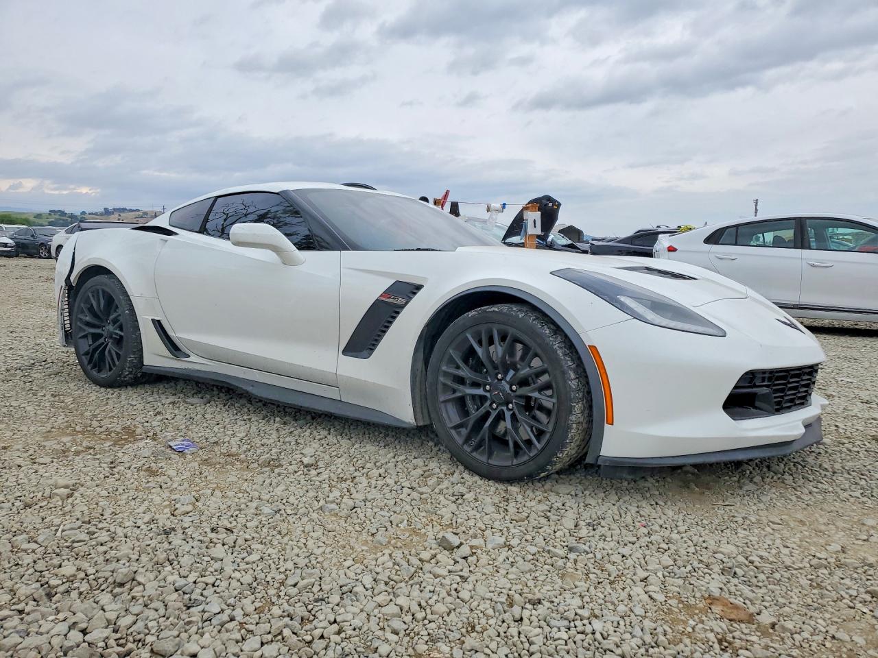 2018 Chevrolet Corvette VIN 1G1YN2D62J5601597 photo 4