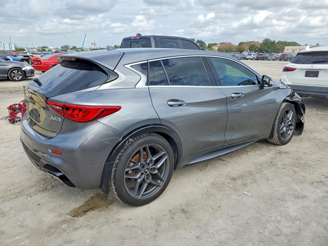 2019 Infiniti Qx30 sport VIN SJKCH5CP1KA011093 photo 3