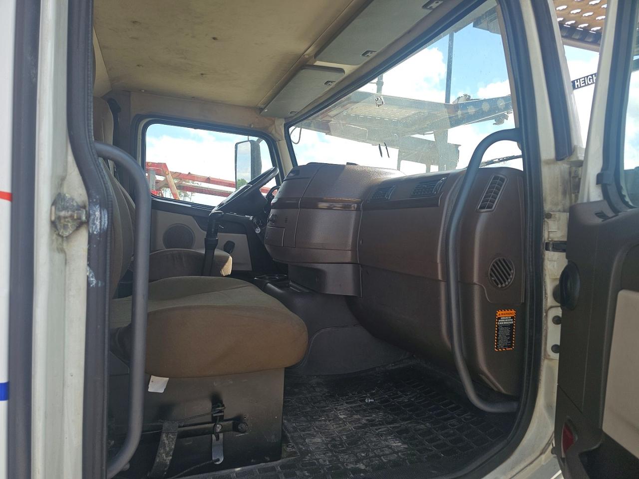2015 Volvo All other VIN 4V5R99DG8FN184110 photo 5