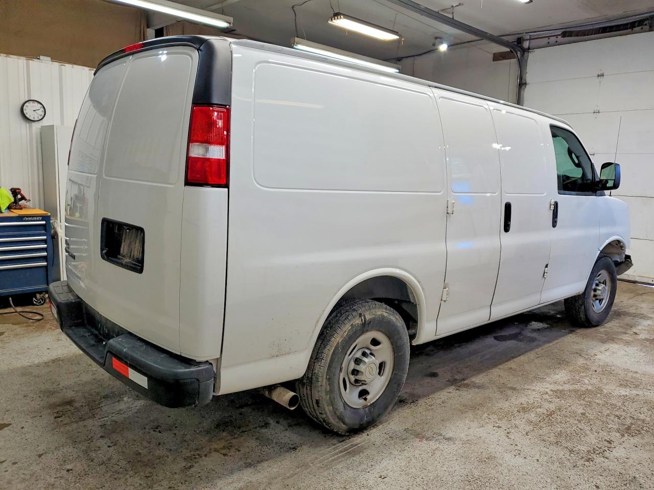 2023 CHEV Express VIN 1GCWGAFP0P1232201 photo 3