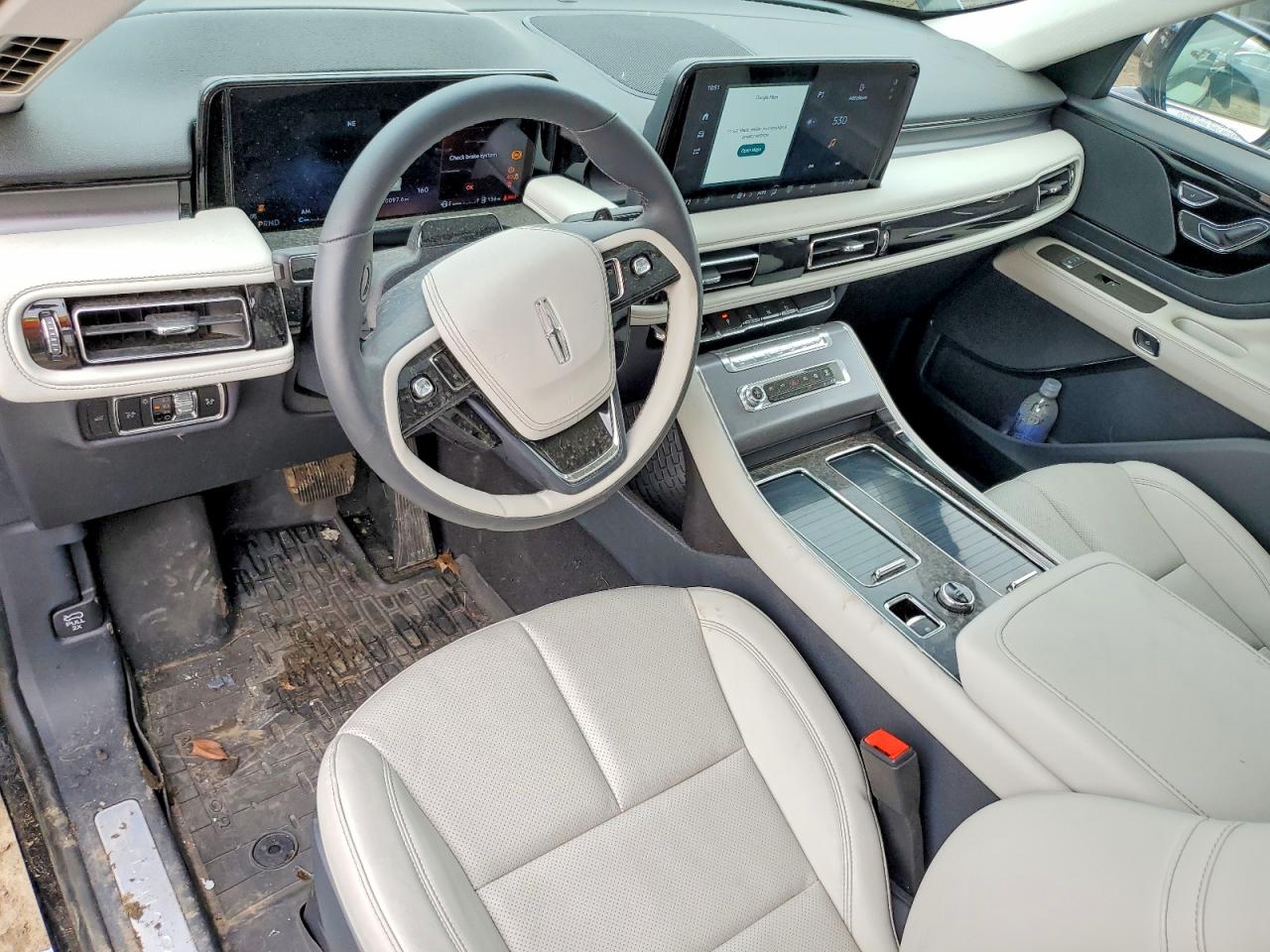 2025 Lincoln Aviator VIN 5LM5J6XC8SGL00233 photo 8
