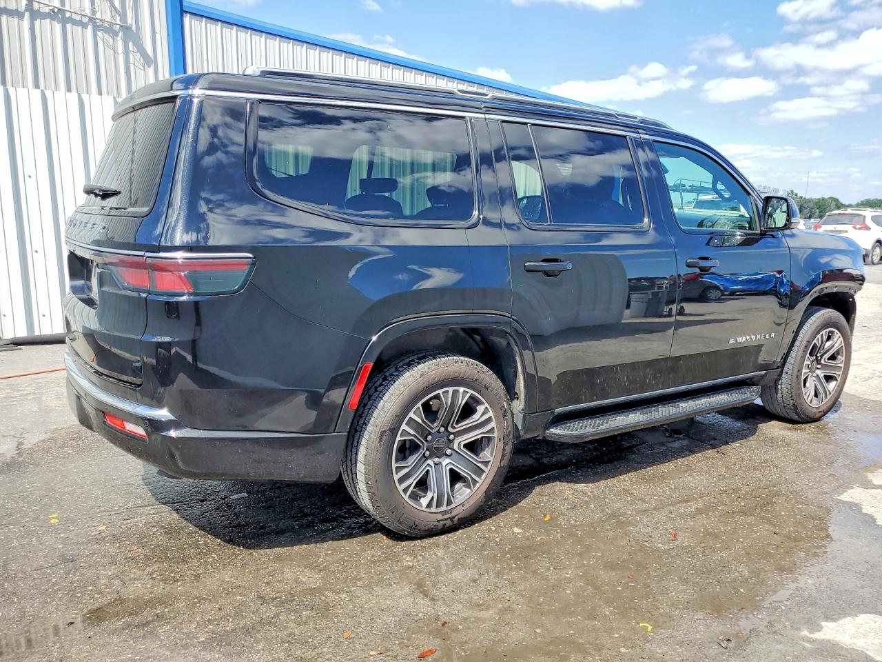 2025 Jeep Wagoneer VIN 1C4SJVBP7SS526579 photo 3