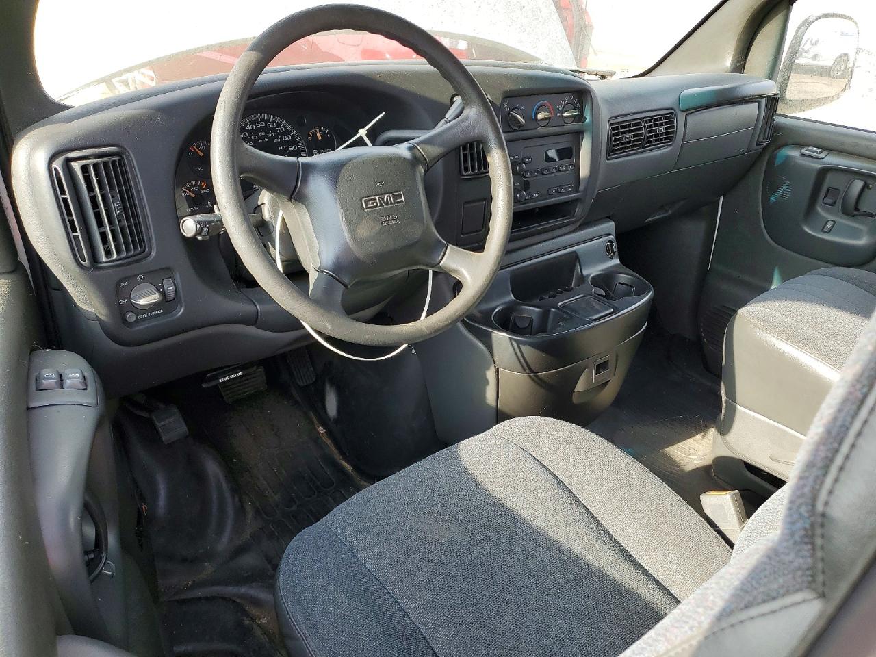 2002 GMC Savana VIN 1GTGG25R521904260 photo 8