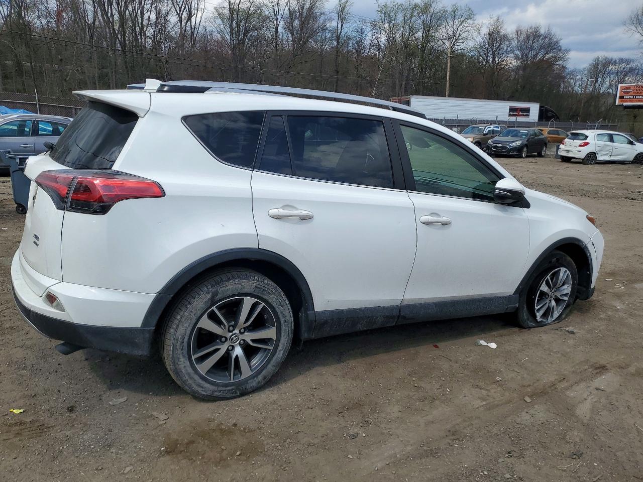 2018 Toyota Rav4 VIN JTMRFREV2JJ748081 photo 3