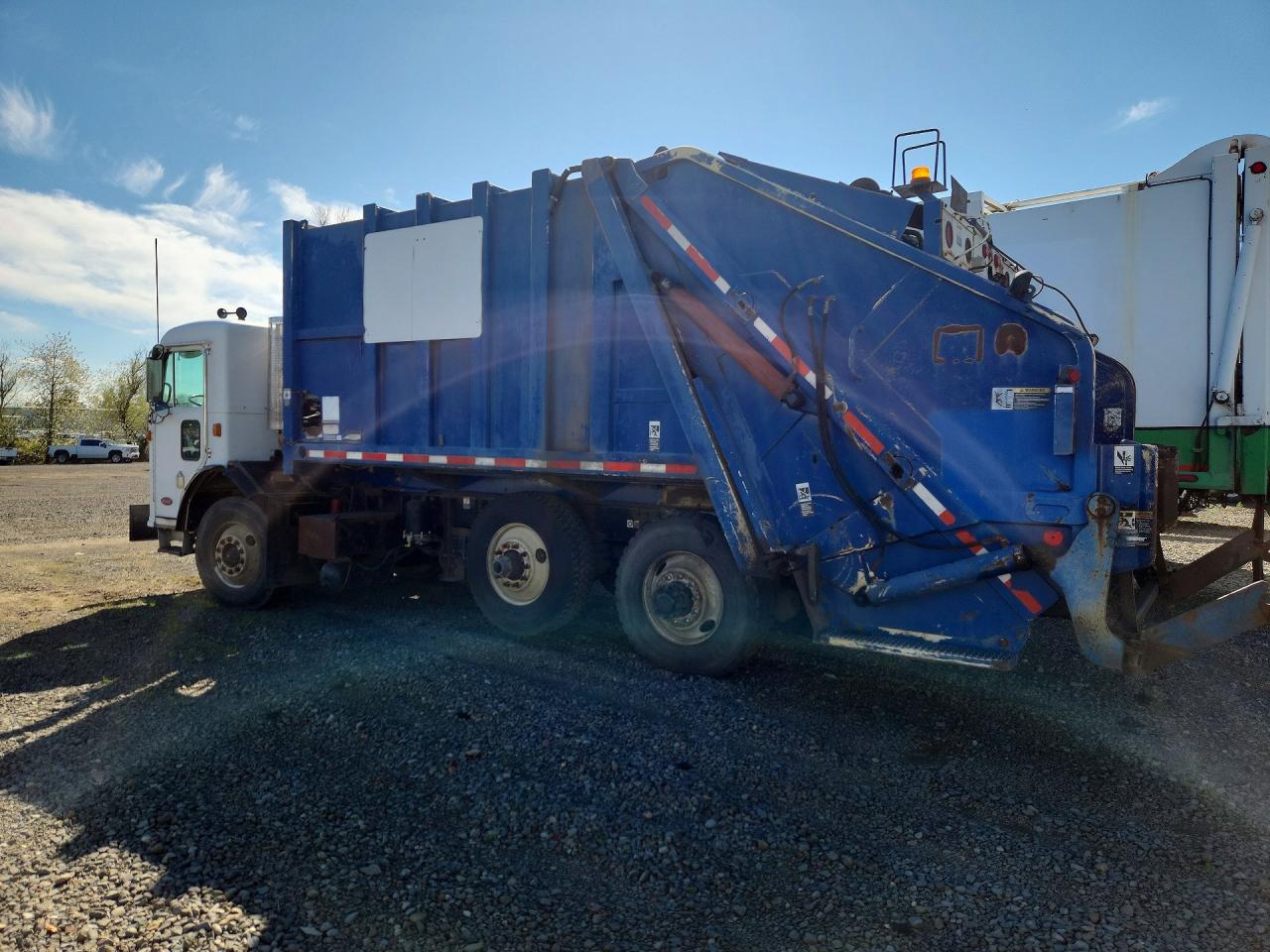 2001 PETERBILT All other VIN 1NPZH07X71D713046 photo 2
