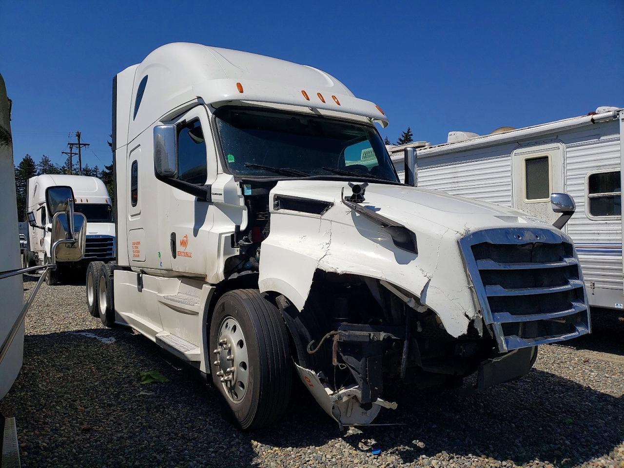 2018 FREIGHTLINER All other VIN 3AKJHHDRXJSJY6194 photo 1