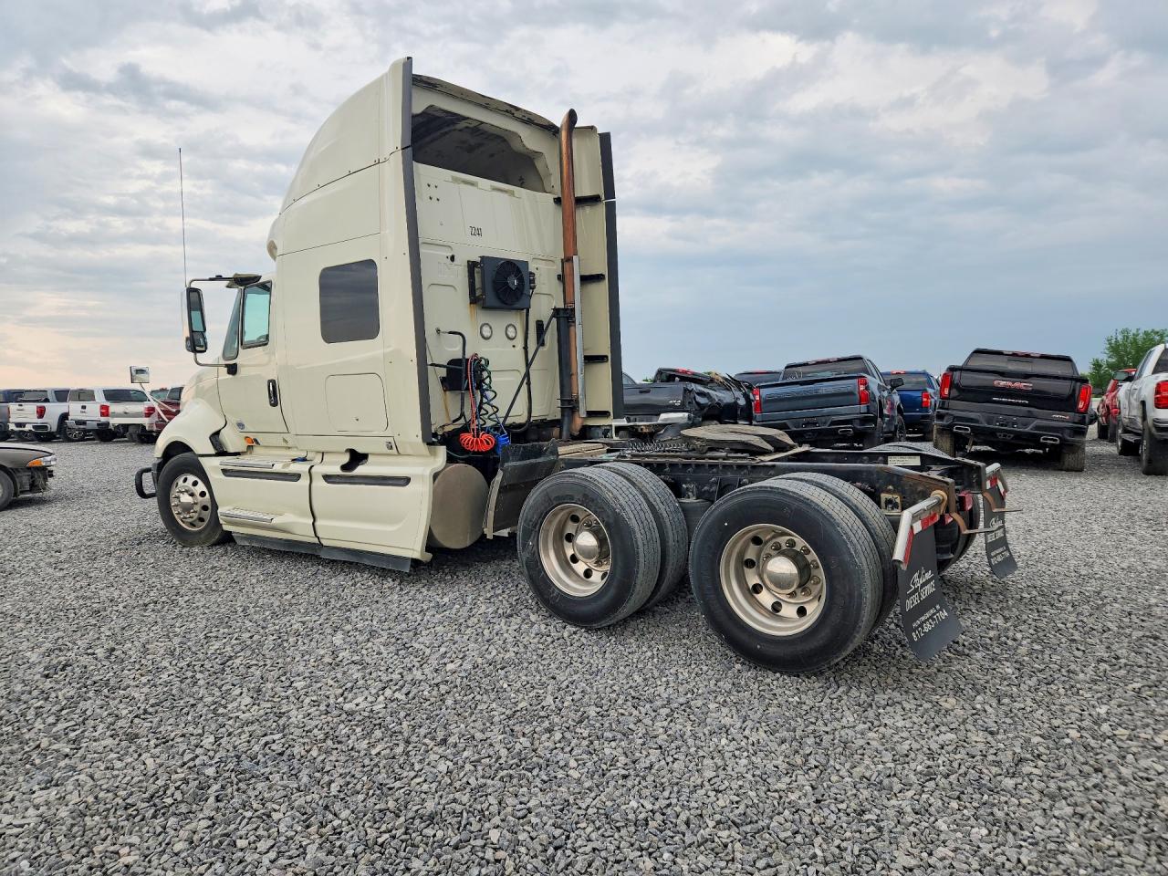 2017 International All other VIN 3HSDJAPR6HN636747 photo 2