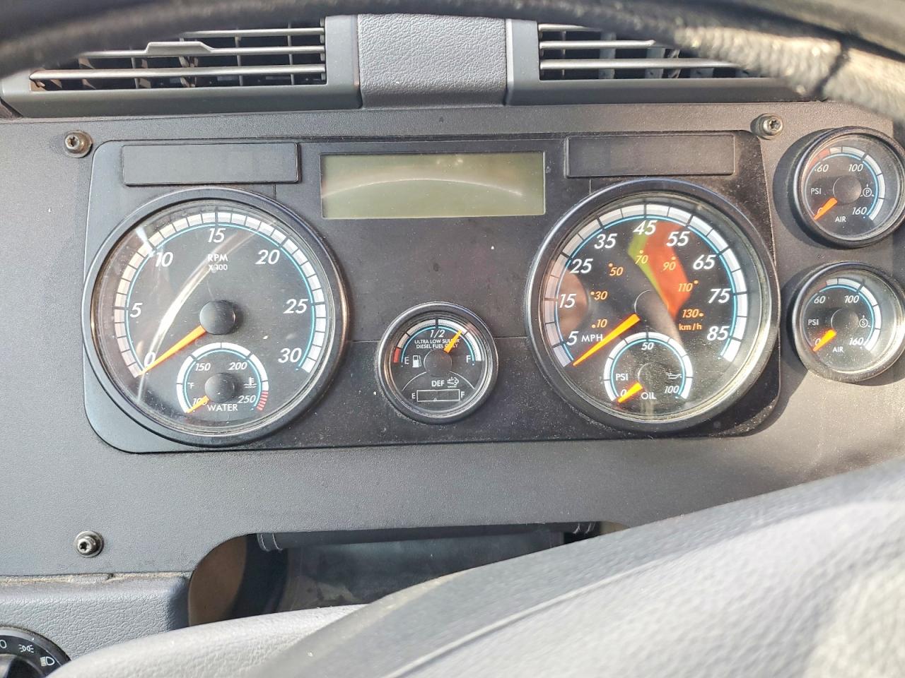 2017 FREIGHTLINER All other VIN 1FUJGLDR3HLHX2511 photo 8