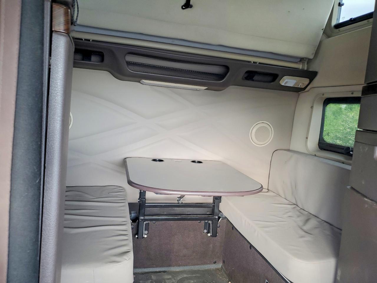 2018 Volvo Vn VIN 4V4NC9EHXJN961245 photo 6