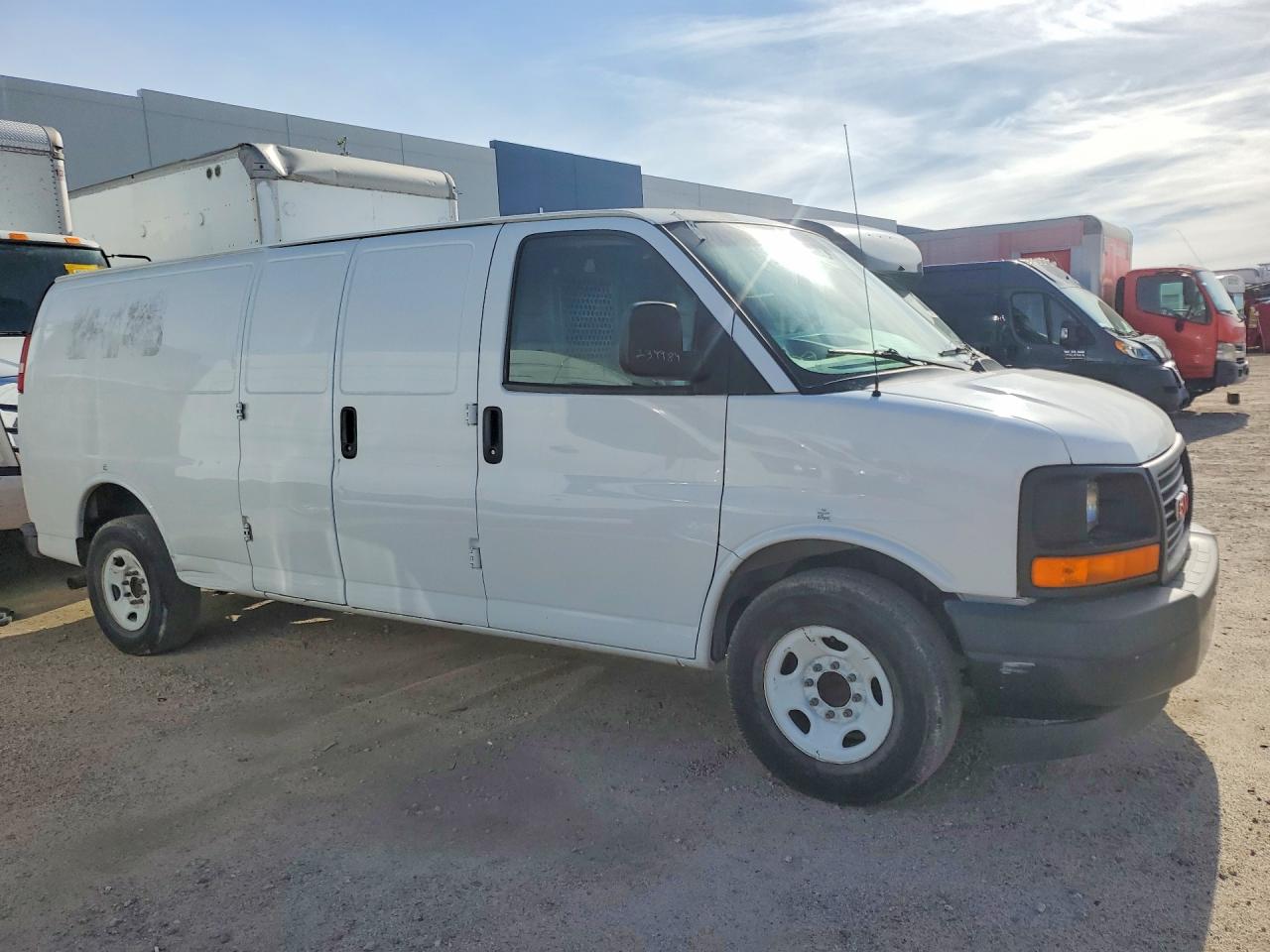 2017 GMC Savana VIN 1GTW7BFF1H1323363 photo 4