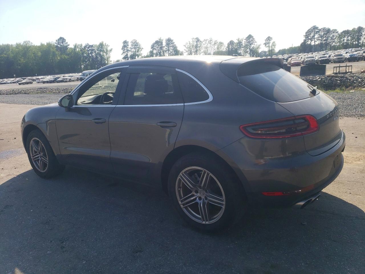 2015 Porsche Macan VIN WP1AB2A53FLB54843 photo 2