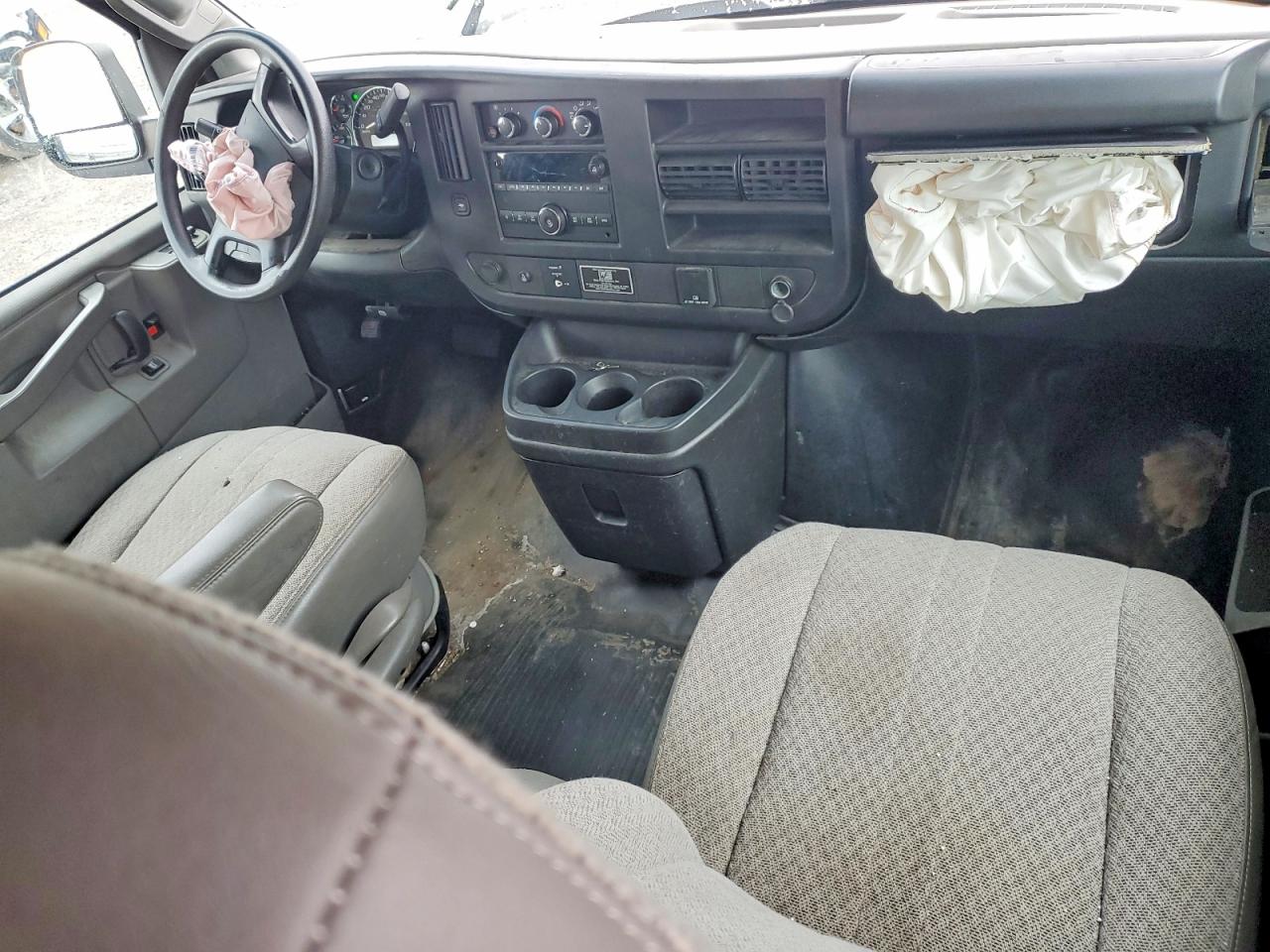 2016 CHEV Express VIN 1GCWGAFF2G1333330 photo 8