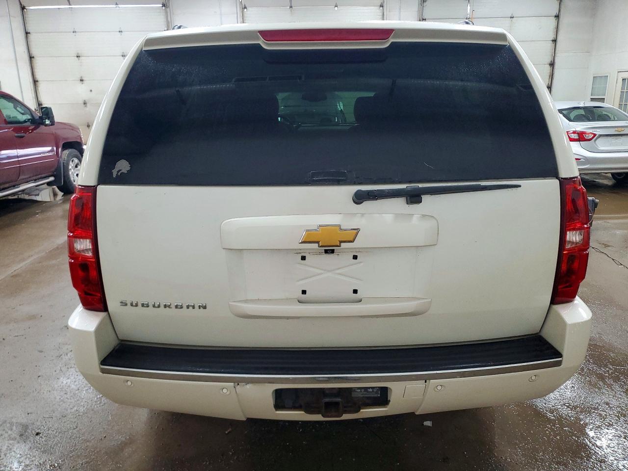 2014 Chevrolet Suburban VIN 1GNSKKE7XER164189 photo 6