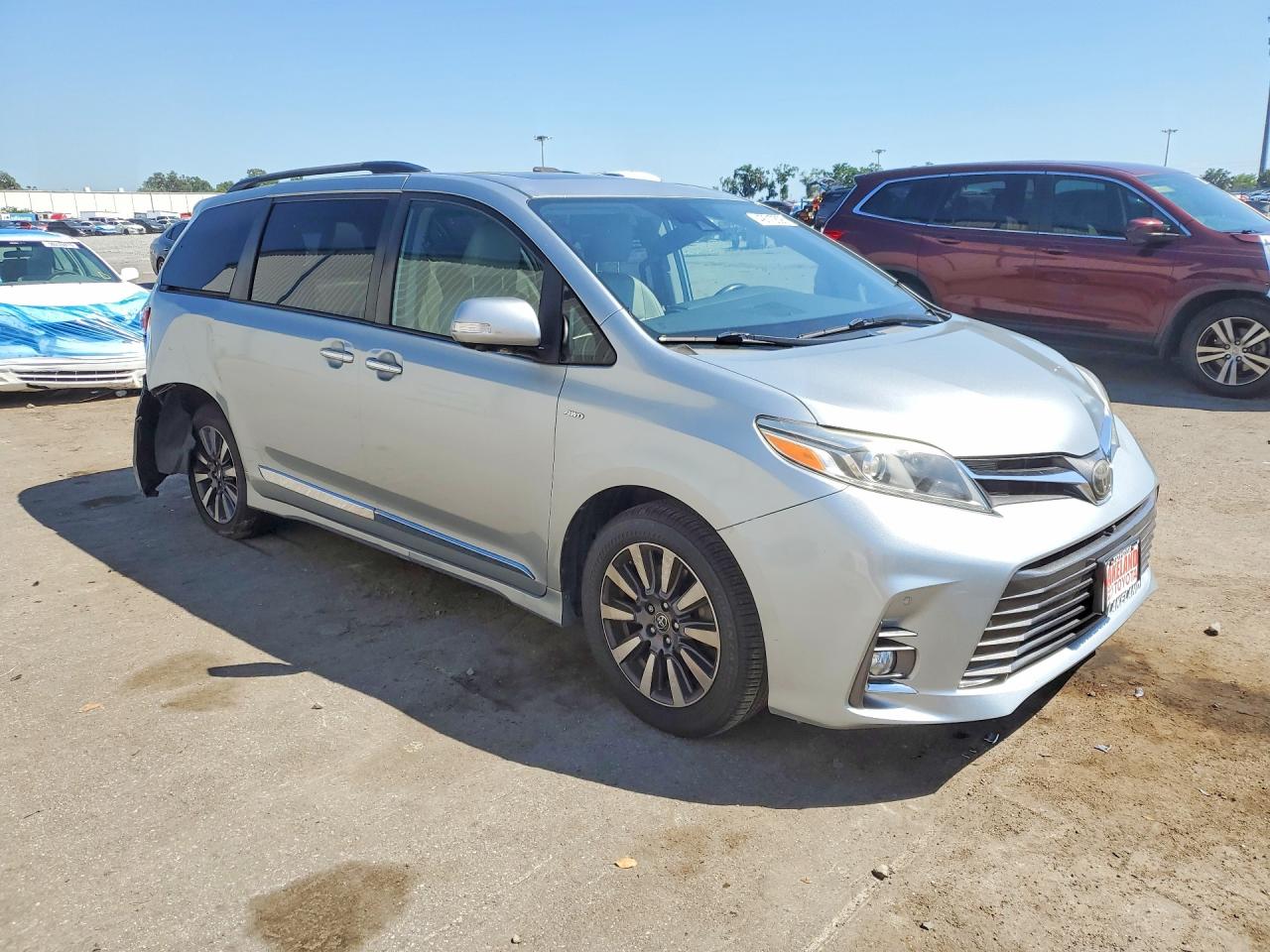 2019 Toyota Sienna VIN 5TDDZ3DC6KS216254 photo 4