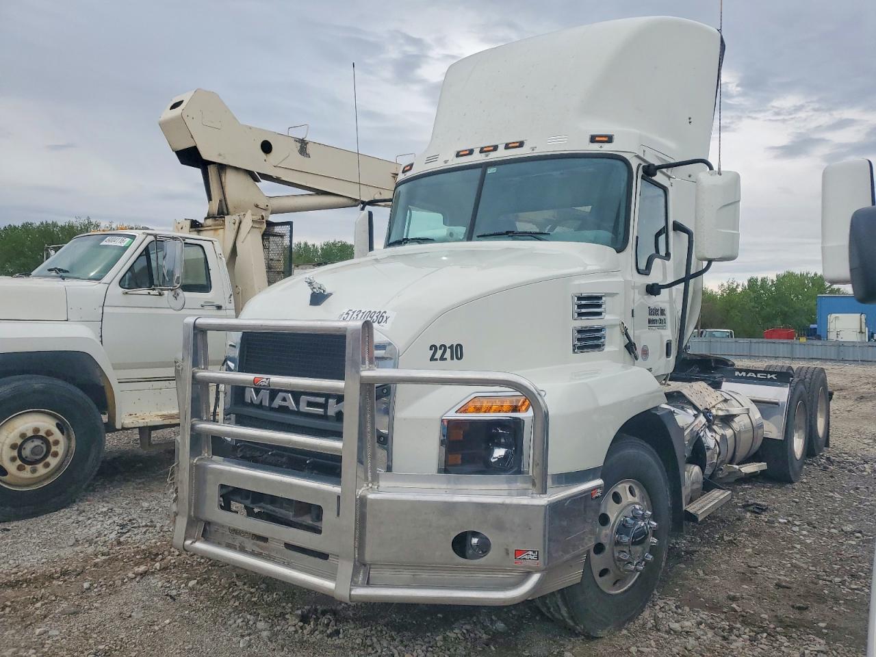 2026 MACK All other VIN 1M1AN4GY5TM054321 photo 2