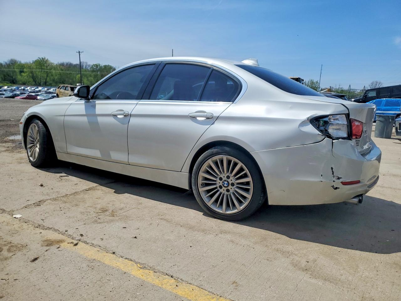 2012 BMW 3 series VIN WBA3A5C56CF345157 photo 2