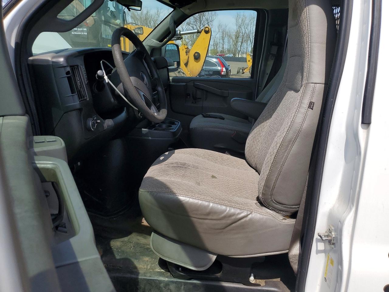 2016 GMC Savana VIN 1GTW7AFF8G1205173 photo 7