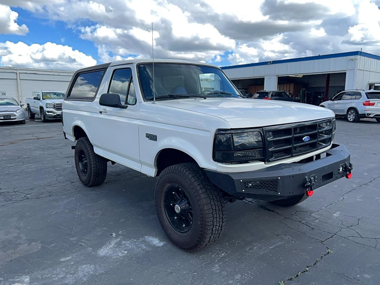1995 Ford Bronco VIN 1FMEU15H0SLB80835 photo 1