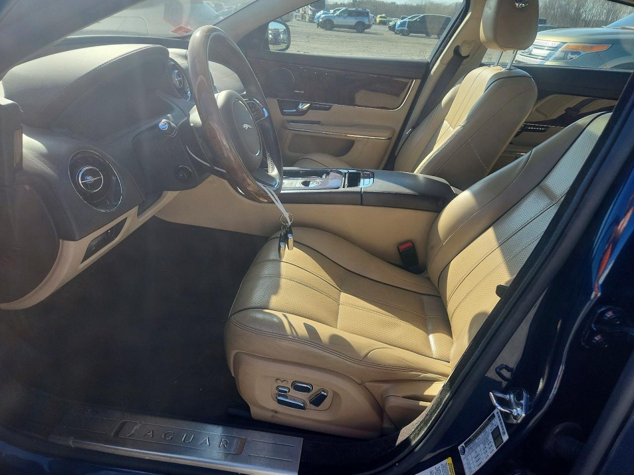 2013 Jaguar Xj VIN SAJWJ1CD7D8V47268 photo 7