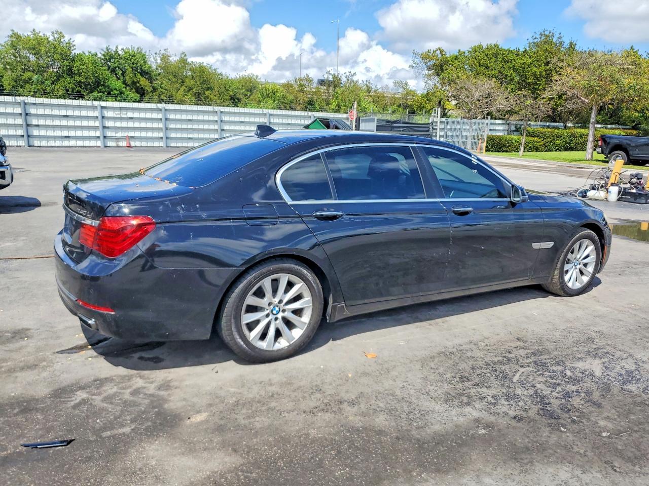 2015 BMW 7 series VIN WBAYE4C55FD946919 photo 3