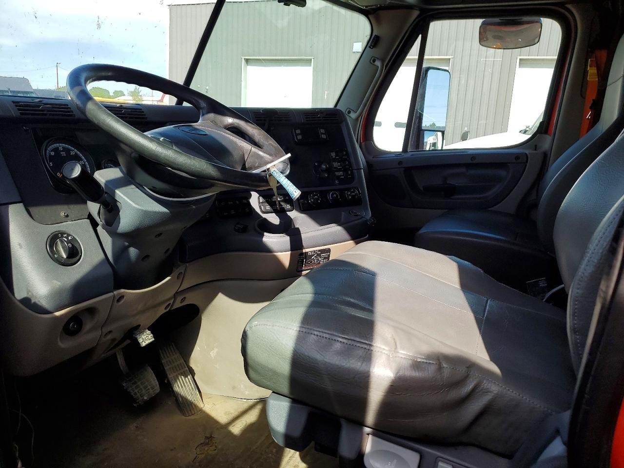 2017 FREIGHTLINER All other VIN 1FUJGHDV0HLHL2171 photo 5