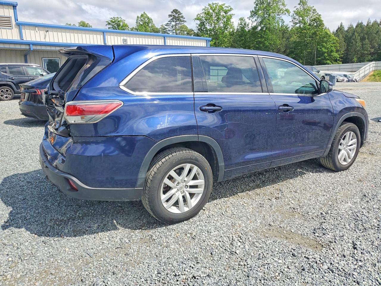 2015 Toyota Highlander VIN 5TDZARFH4FS015676 photo 3