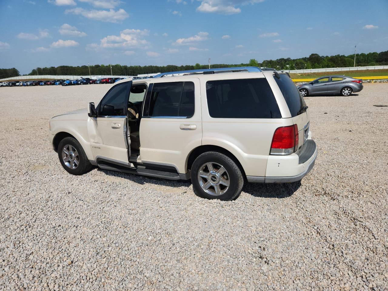 2005 Lincoln Aviator VIN 5LMEU68H65ZJ19092 photo 2