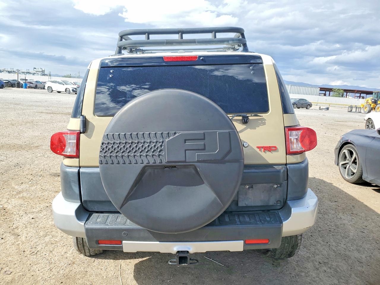 2011 Toyota Fj cruiser VIN JTEBU4BF0BK104156 photo 6