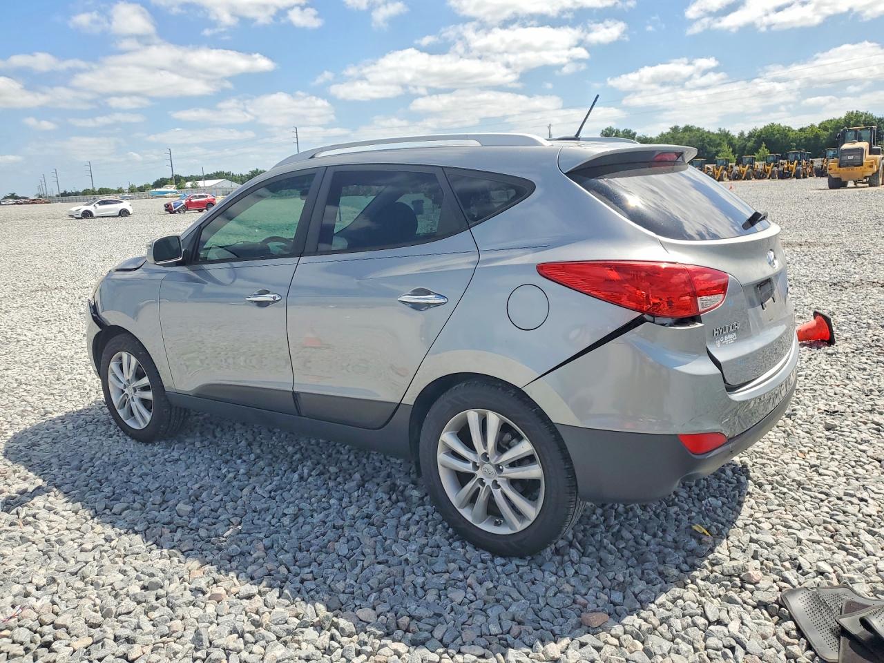 2010 Hyundai Tucson VIN KM8JU3AC5AU079822 photo 2