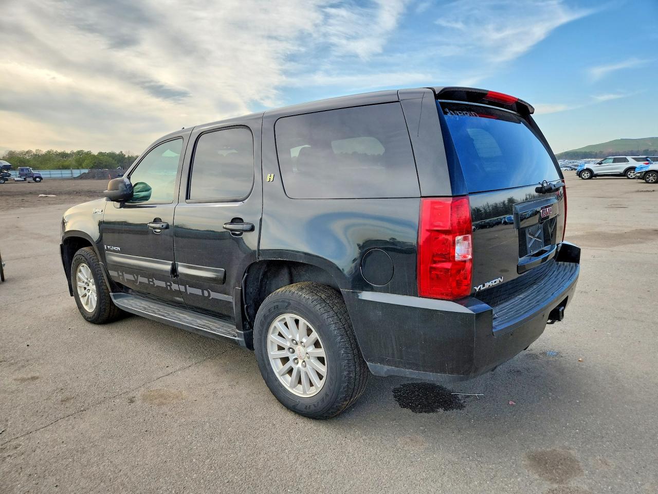 2008 GMC Yukon VIN 1GKFK13568R216982 photo 2