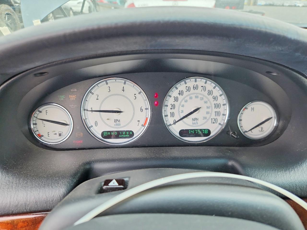 2001 Chrysler 300 VIN 2C3AE66G91H642716 photo 9