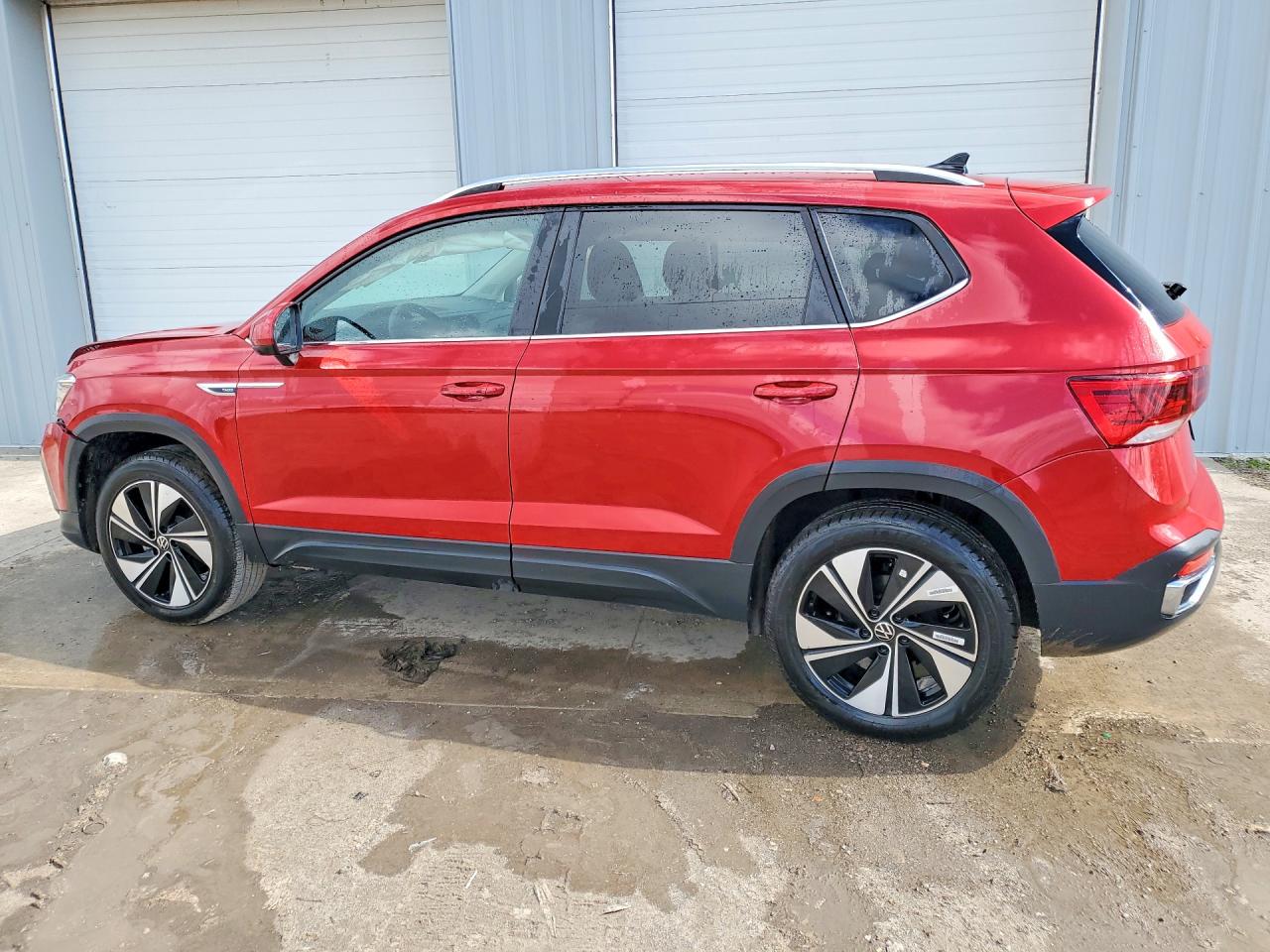 2024 Volkswagen All other VIN 3VVUX7B29RM089728 photo 2