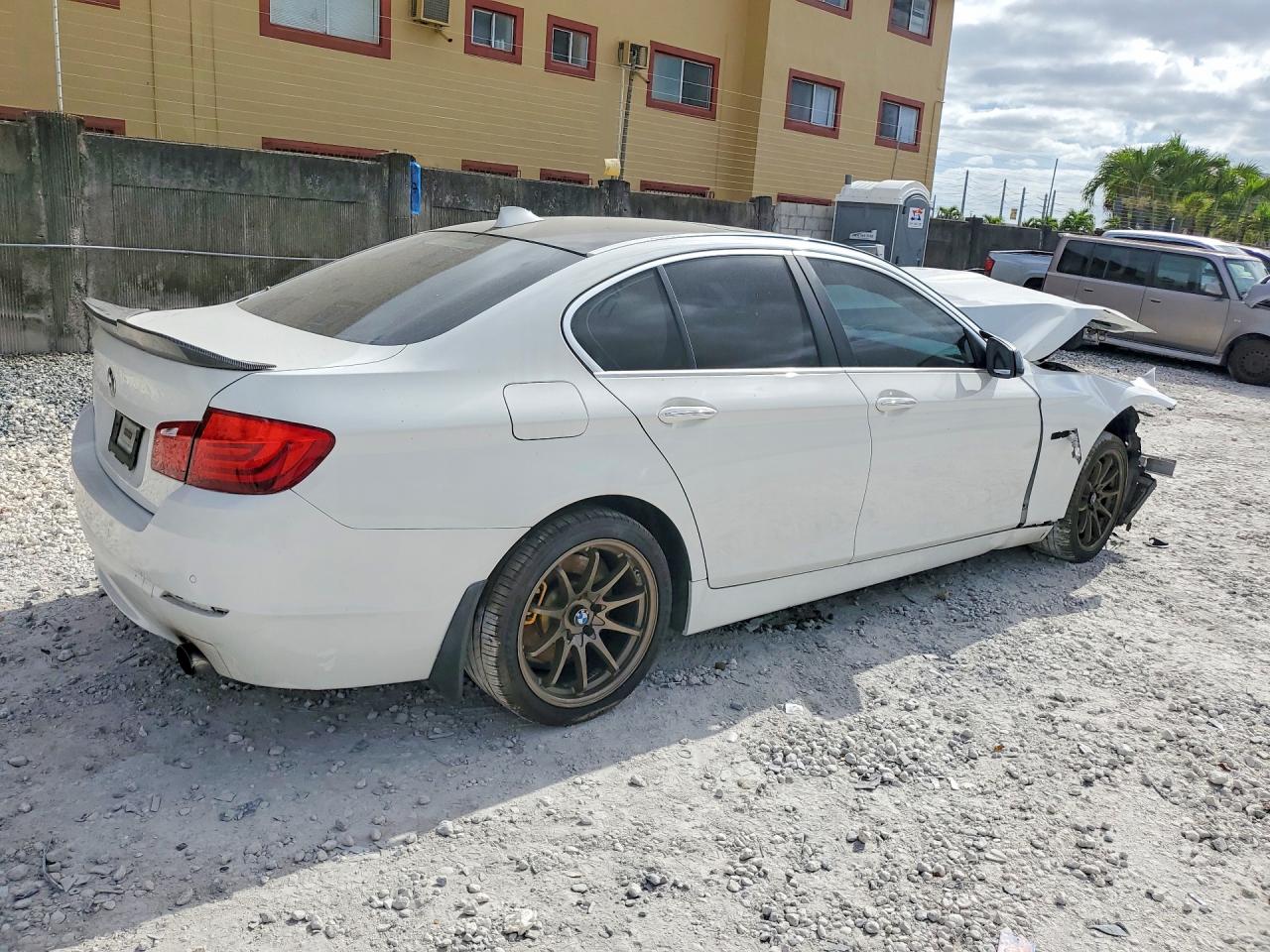 2012 BMW 5 series VIN WBAFR7C51CC816800 photo 3
