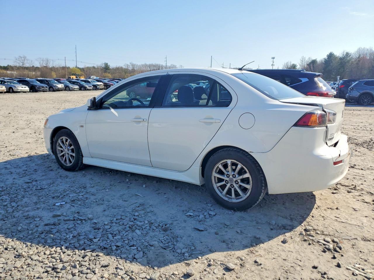 2011 Mitsubishi Lancer VIN JA32U2FU2BU001079 photo 2