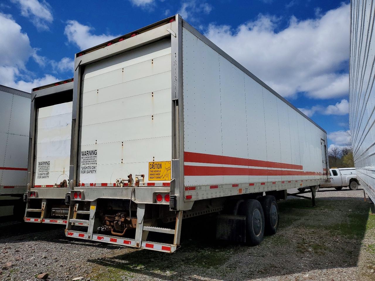 2008 UTILITY All models VIN 1UYVS24858M380101 photo 4